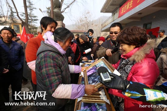 18luck快乐彩师生“文化套餐”送下乡